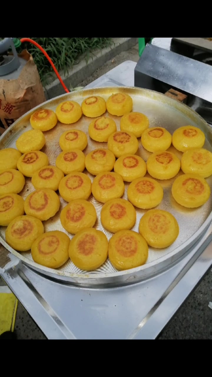 老味道石磨黄金玉米饼,现磨现做现卖