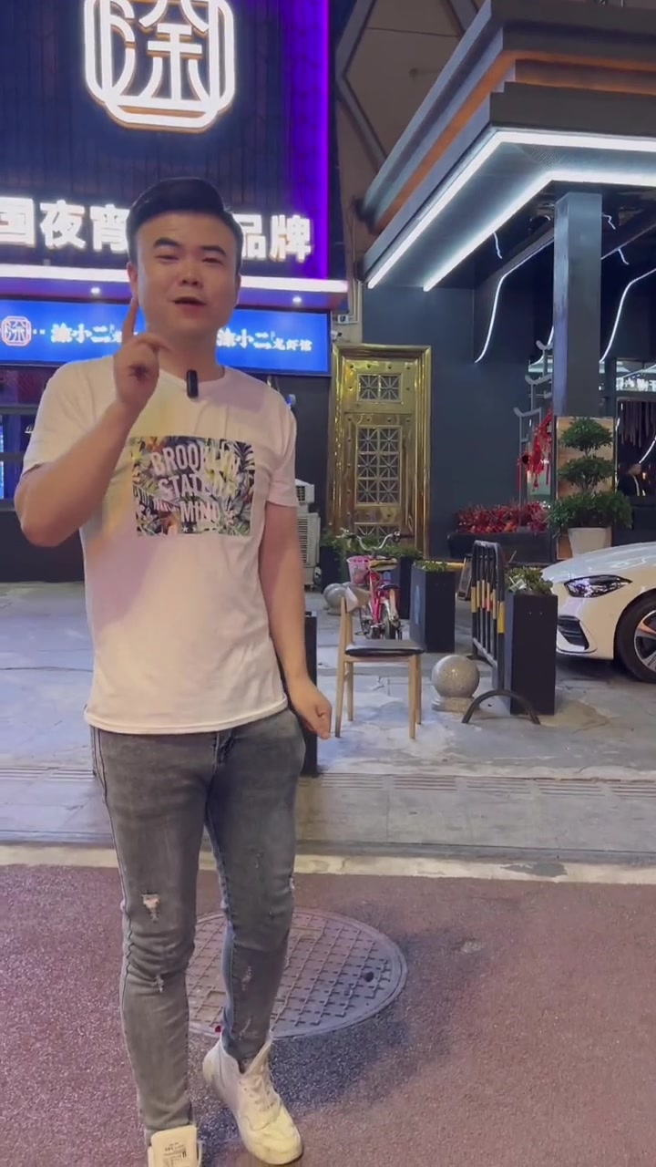 涂小二龙虾馆 这里烤鱼居然69还宋饮料 牛蛙大餐108还宋烧烤 不说了 戳左下角安排 附近