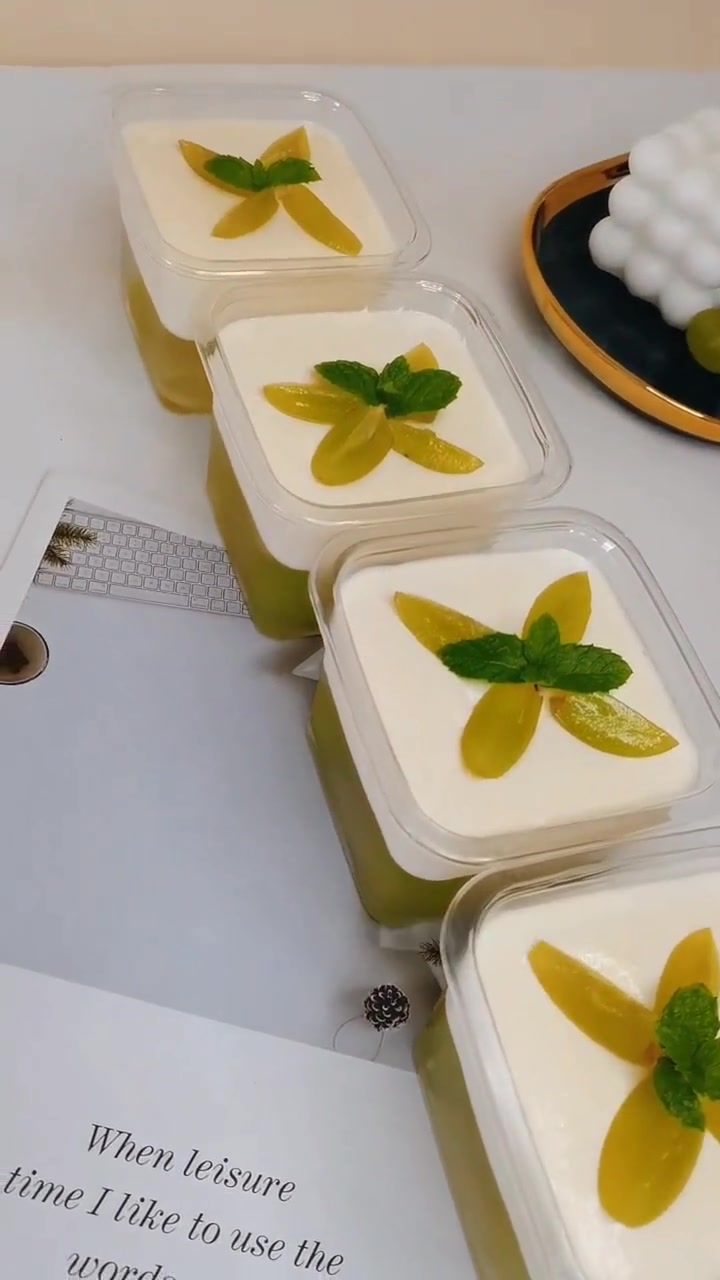 白凉粉 果冻 双皮奶 青提布丁 烧仙草 学会了这个白凉粉做的果冻小朋友太高兴了,再也不用出