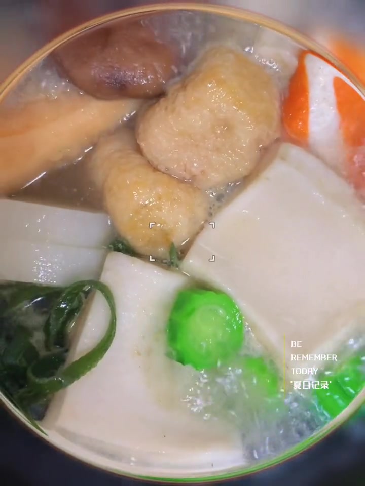 别再吃水煮菜了花个位数就能在家吃上便利的的关东煮 甄选日式鲣鱼和昆布提鲜,让汤底更加清甜,