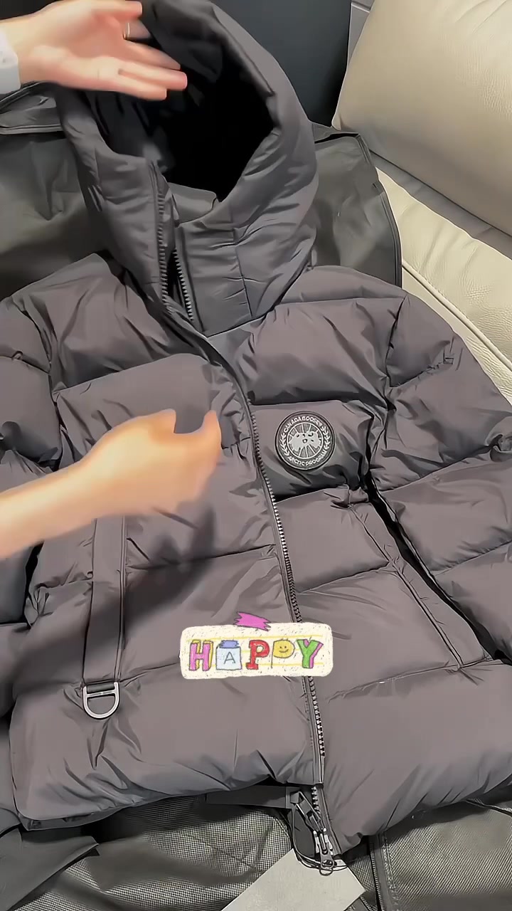 加拿大鹅新款派克羽绒服,鹅绒填充轻盈舒适又保暖