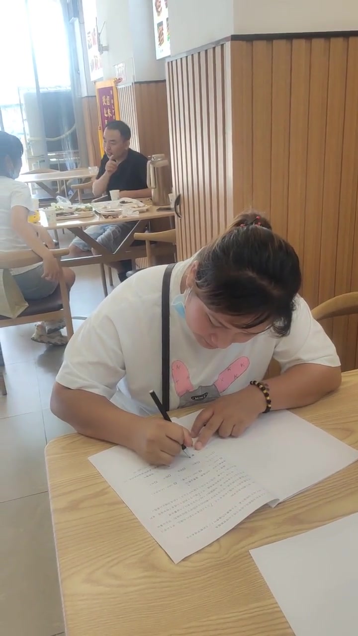 欢迎来自湖北的两姐妹由成都本地大哥带路,品尝了我家产品,非常满意,签约学习,配方毫无保留,