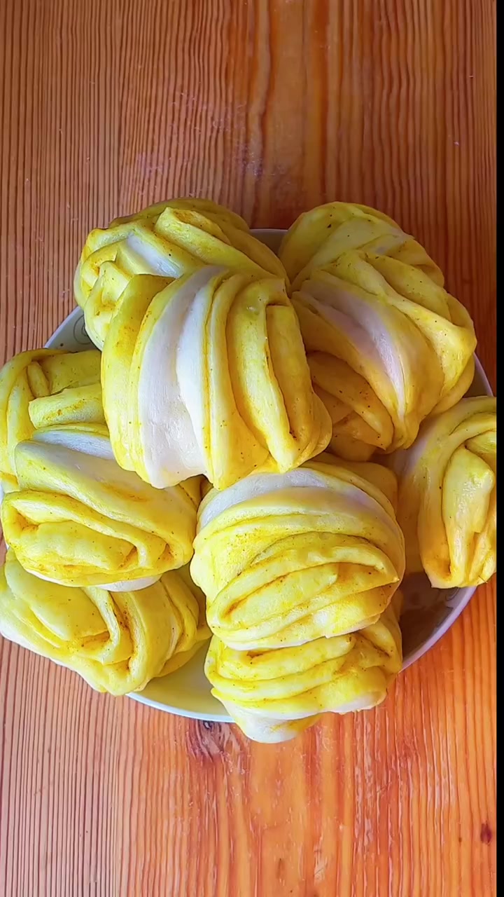 家常蒸花卷……简单快速又好吃!