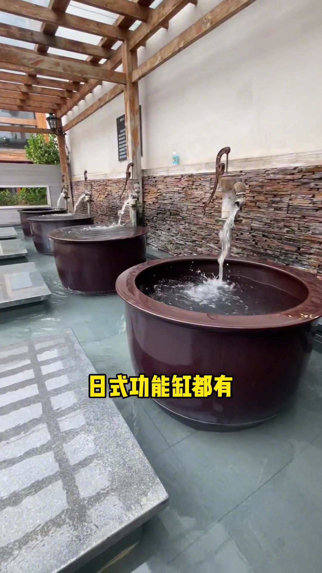 房山超值的凯悦莱清汤泉,49.9室内外汤泉汗蒸都有,儿童乐园休息区特别大,搓澡按摩也有团购