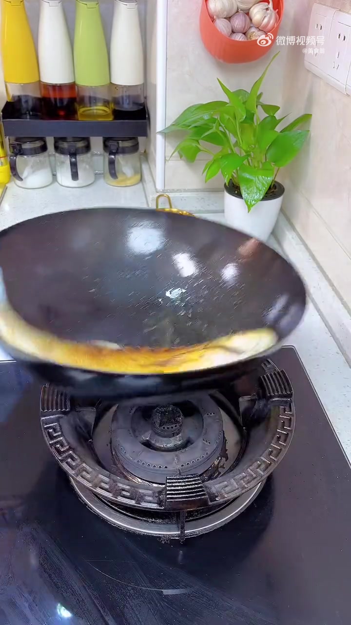 美味辽宁等您来 网红打卡地辽宁杠杠滴 喜欢吃鱼又喜欢吃豆腐,豆腐搭配鱼怎么烧都好吃红烧鱼