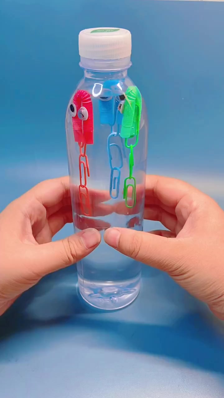 用过的吸管不要扔,来做一个爱潜水的小章鱼吧