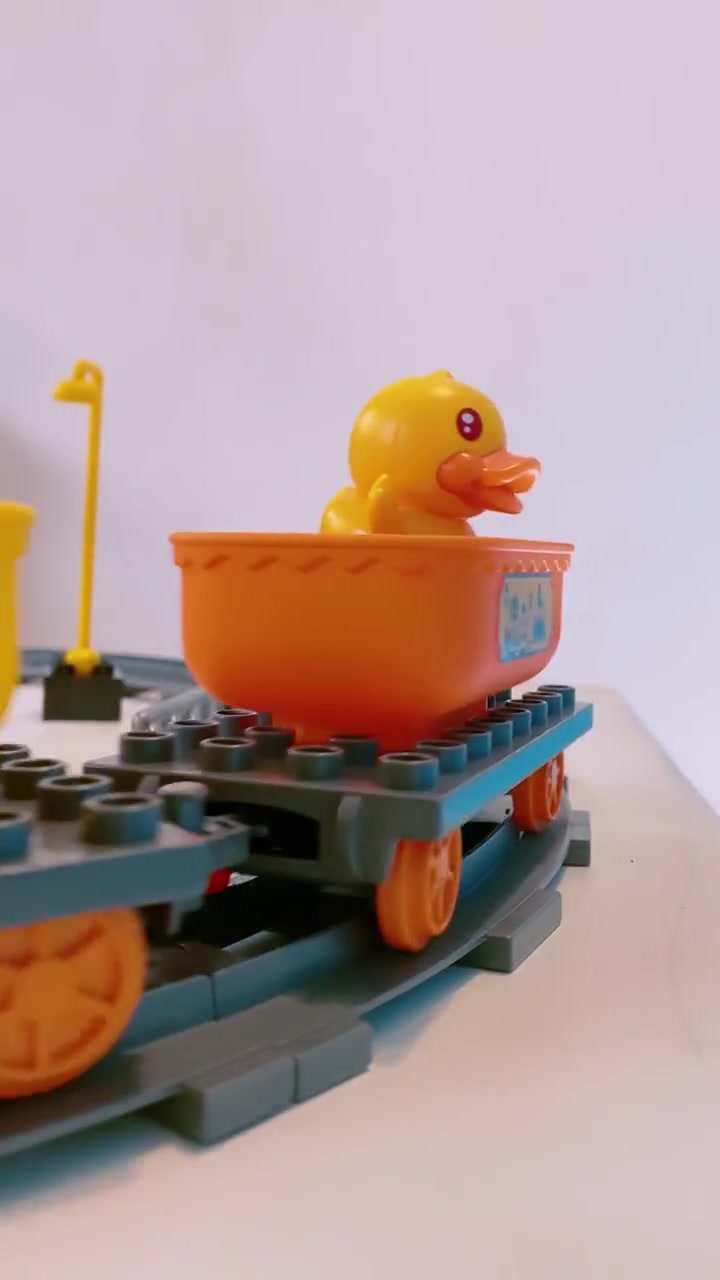 小黄鸭电动轨道小火车,轨道滑行拼接玩具 轨道小火车 给孩子一个童梦乐园 给孩子看的小知识 