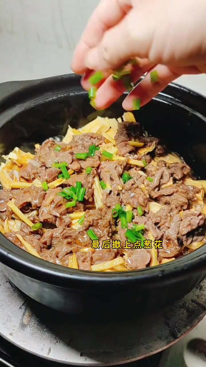 一看就会的腐竹牛肉煲,做法简单,好吃又营养 腐竹牛肉做法 腐竹牛肉的家常做法 牛肉煲的家常