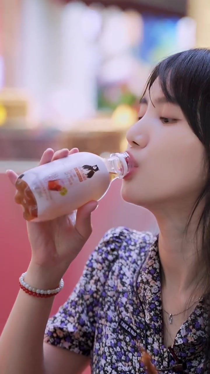 太阳广场正新鸡排门店,全面升级换新颜正新炸串。红茶气泡水和乳茶YYDS