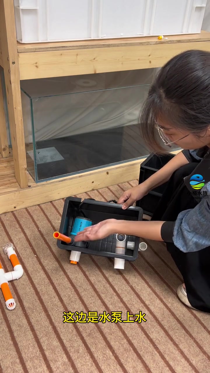 水泵内置款新升级.水泵不用放在鱼缸里面啦.藏在过滤箱子里面.可视口+防溢流+水位观测多功能