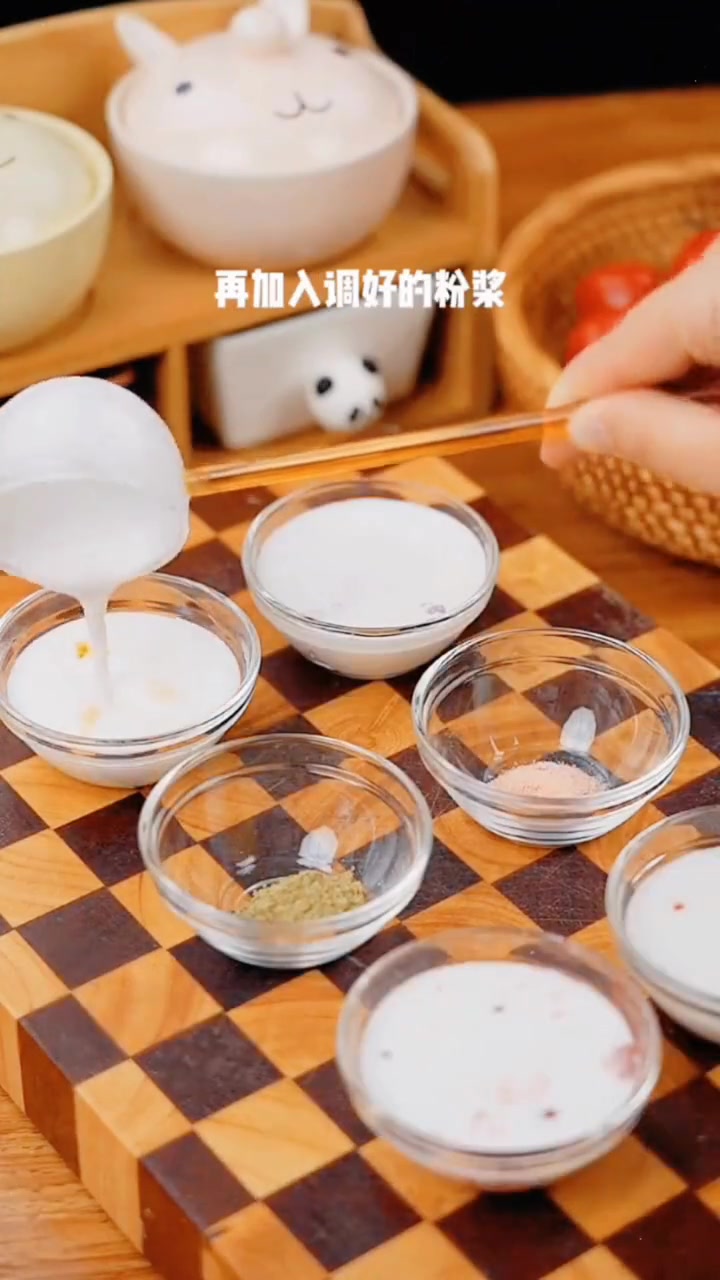 钵仔糕 双皮奶 烧仙草 白凉粉 布丁 这个钵仔糕非常简单,吃不完还能出去摆摊