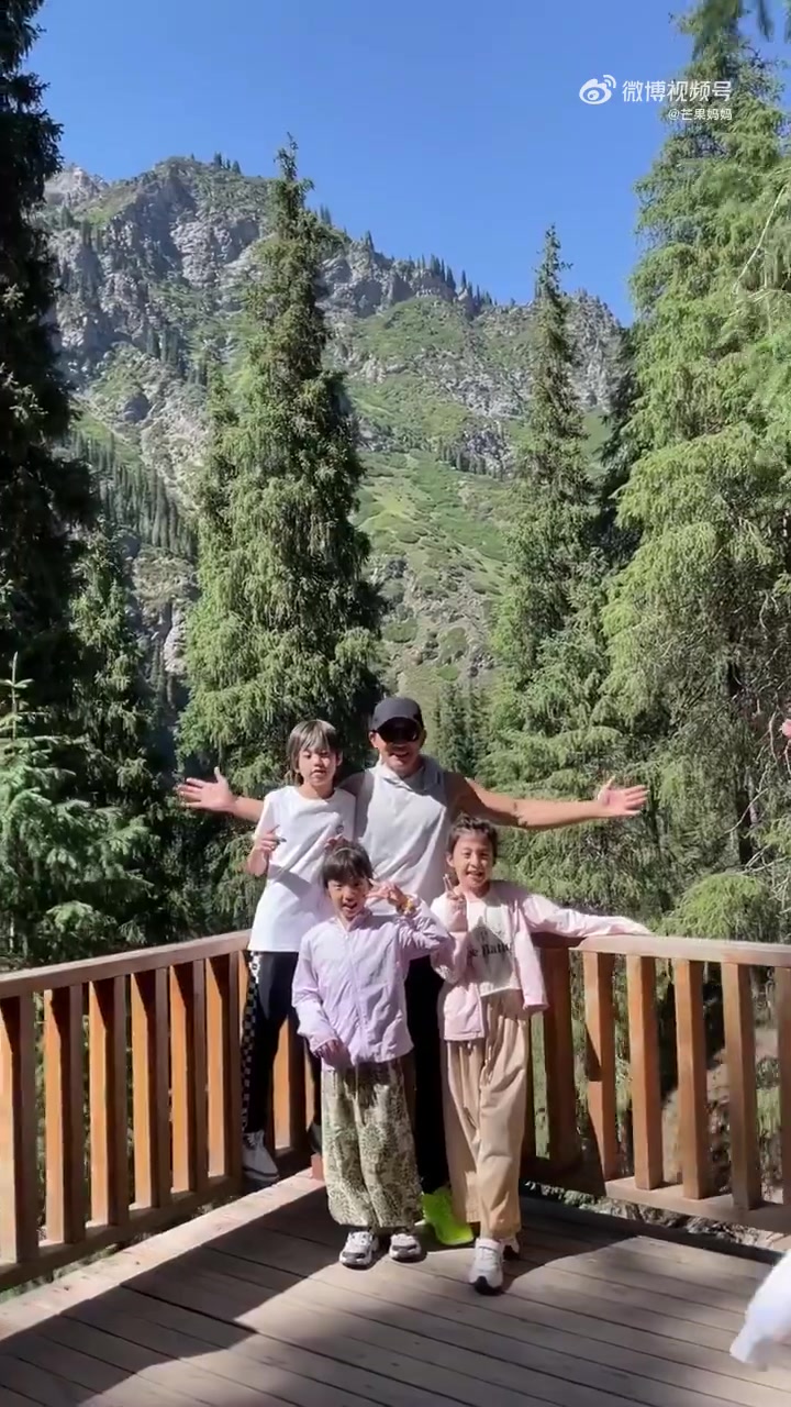 小泡芙也有自己的账号了「我来了」第一篇分享了一家去新疆的游记,小泡芙真的好可爱,希望小泡芙