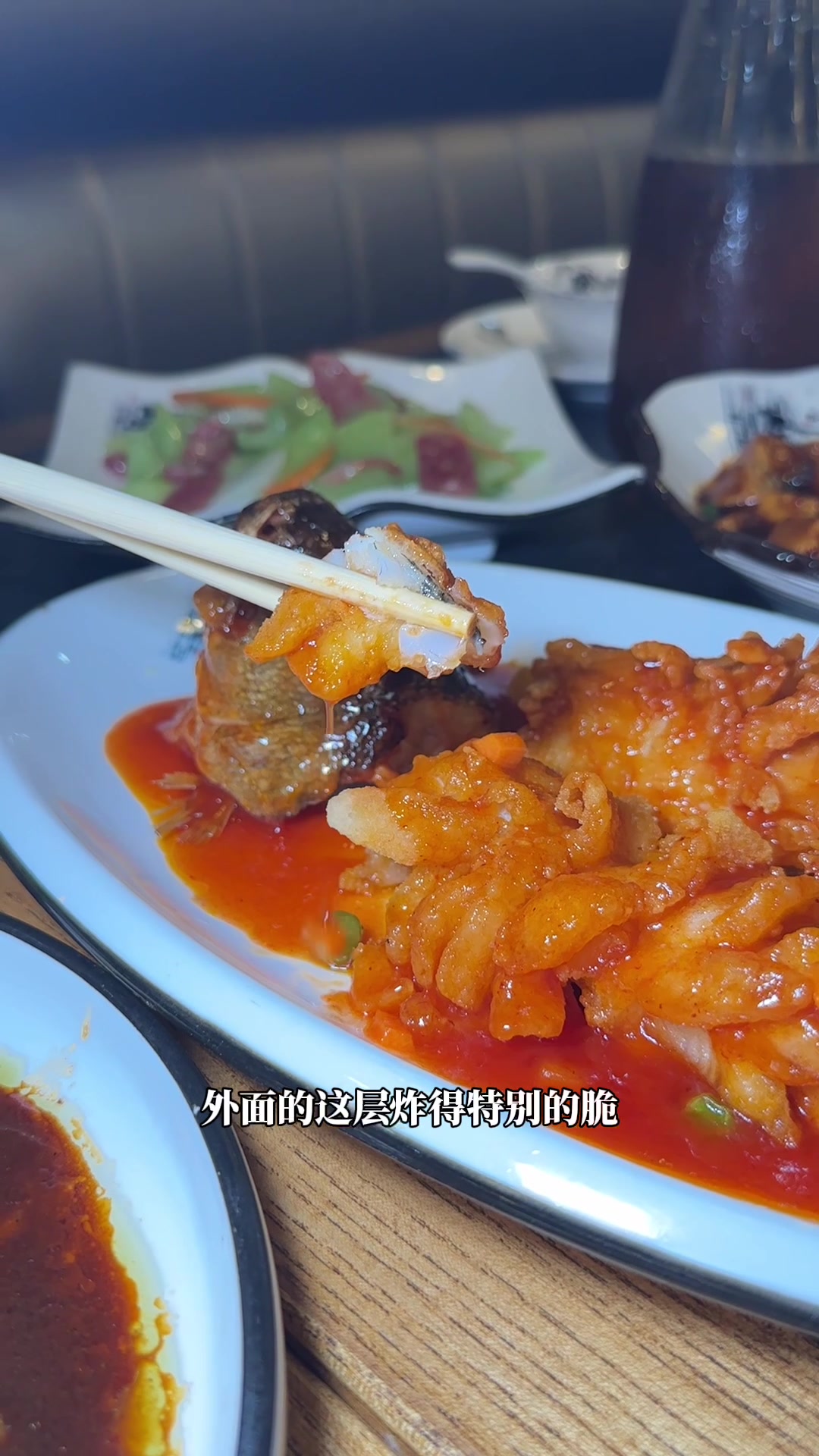 这一桌三荤两素一汤才100出头,松子鲈鱼、梅菜扣肉、葱油鸡……每一口都超下饭,爱吃传统菜的