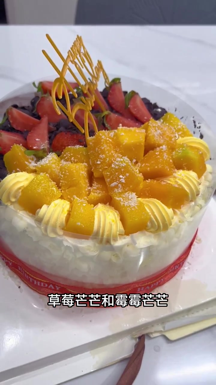 过生日当然要吃生日蛋糕啦!梦龙生的生日蛋糕一定要吃一次!非常划算