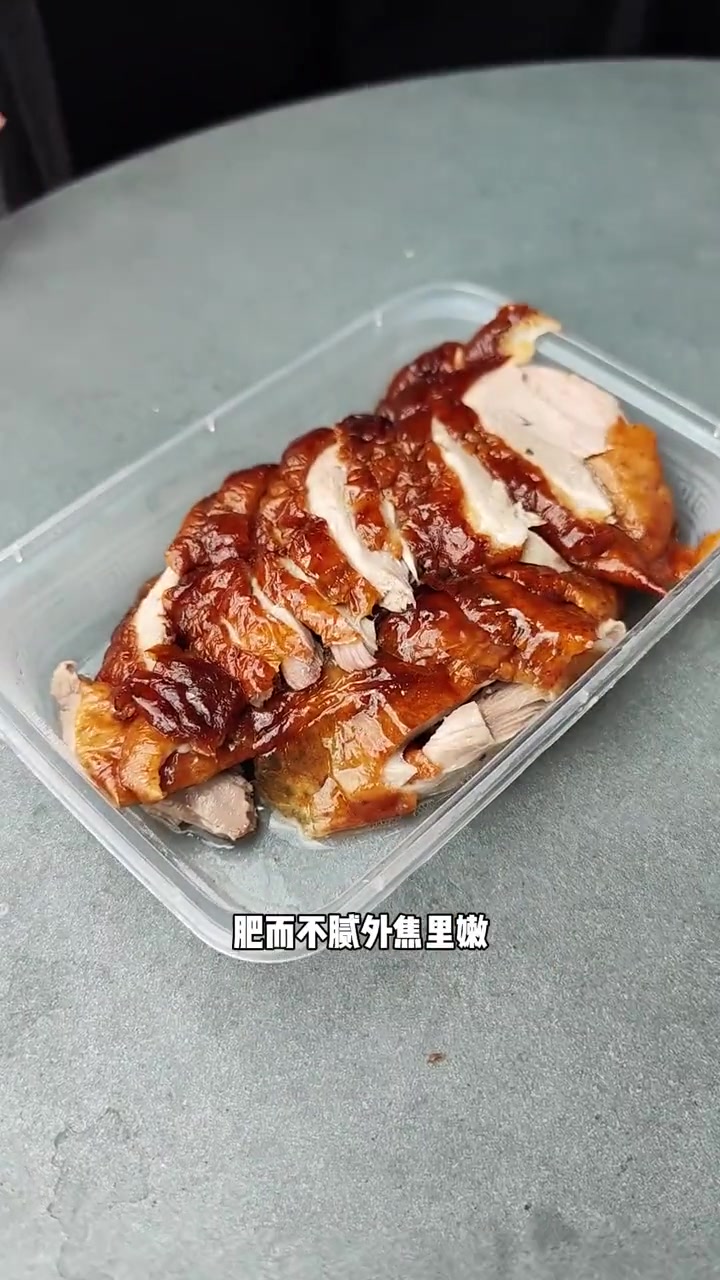 又到了吃烤鸭的旺季,想解馋的可以先品品这家,还不错!北京片皮烤鸭 京夫人烤鸭 北京烤鸭 中