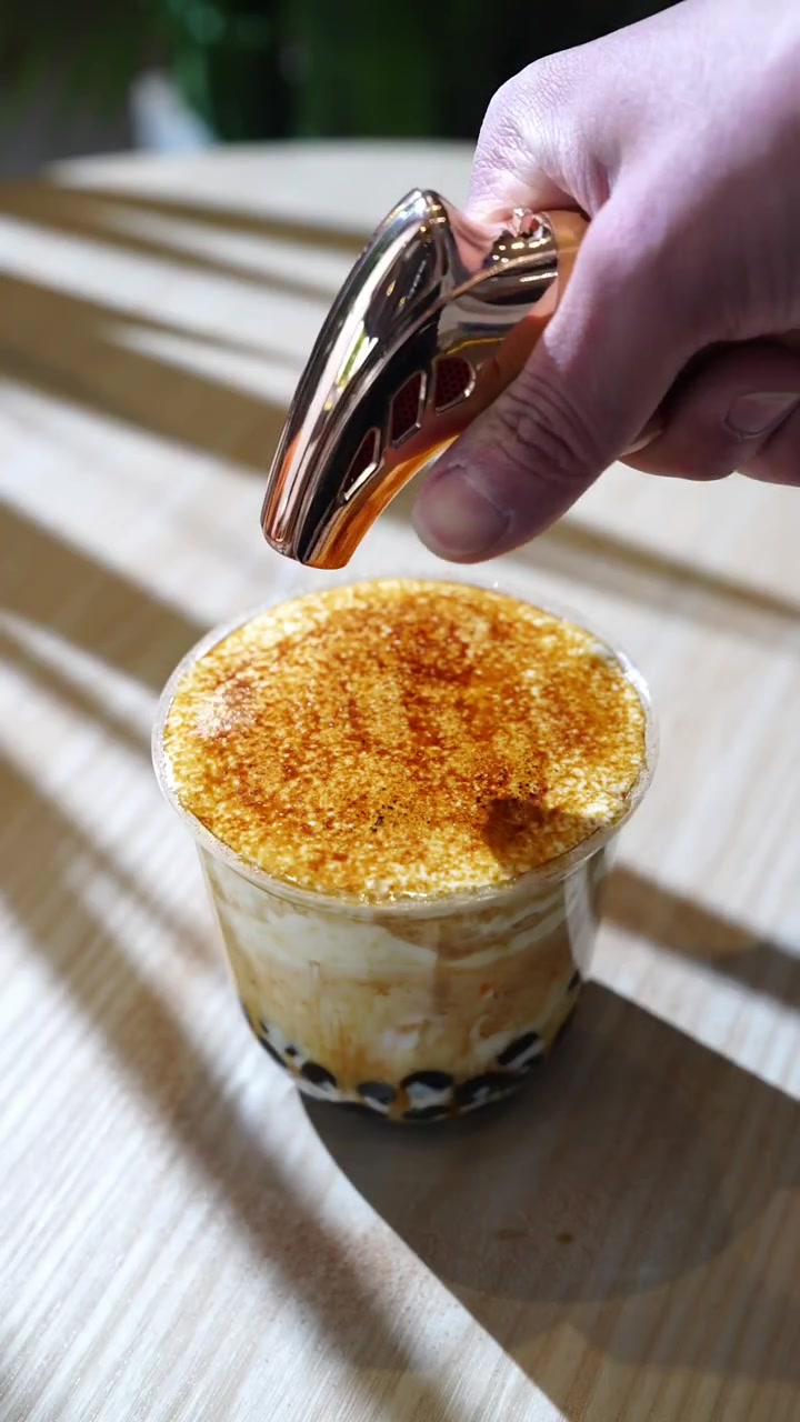 复刻喜茶同款:烤黑糖啵啵牛乳  下层软糯弹牙的黑糖珍珠 中层醇香浓郁的奶基底、冰博客带来更