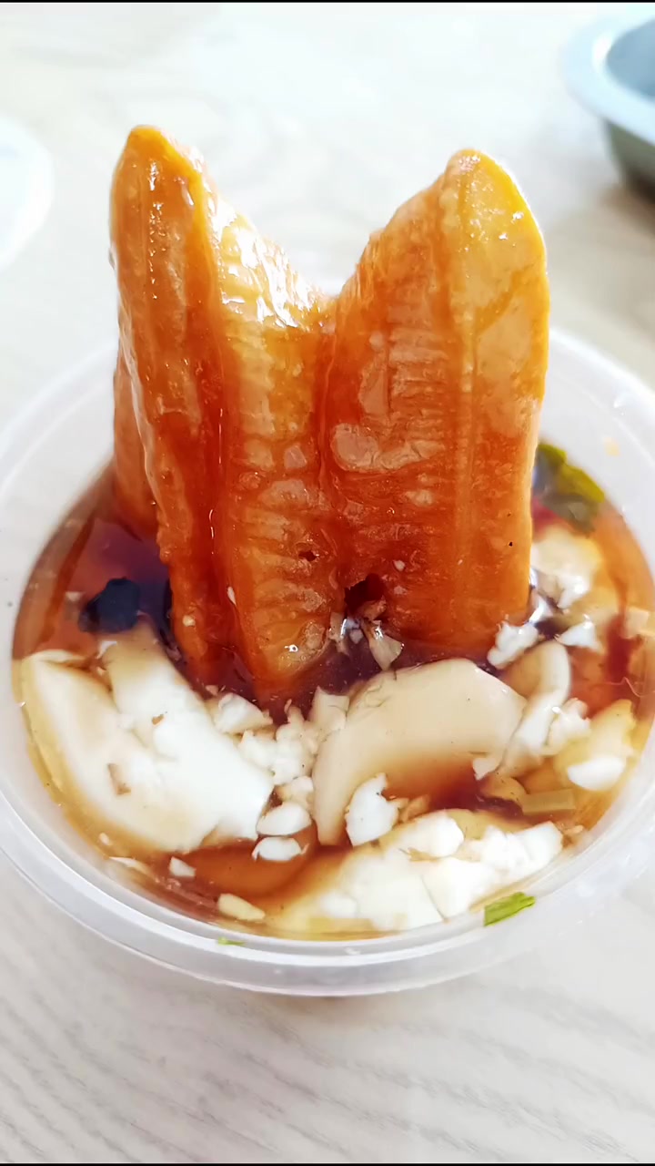 油条和豆腐脑,本就是最平常的早餐搭配,吃的就是这个味,这是多少在外打拼的孩子,梦里都惦记的