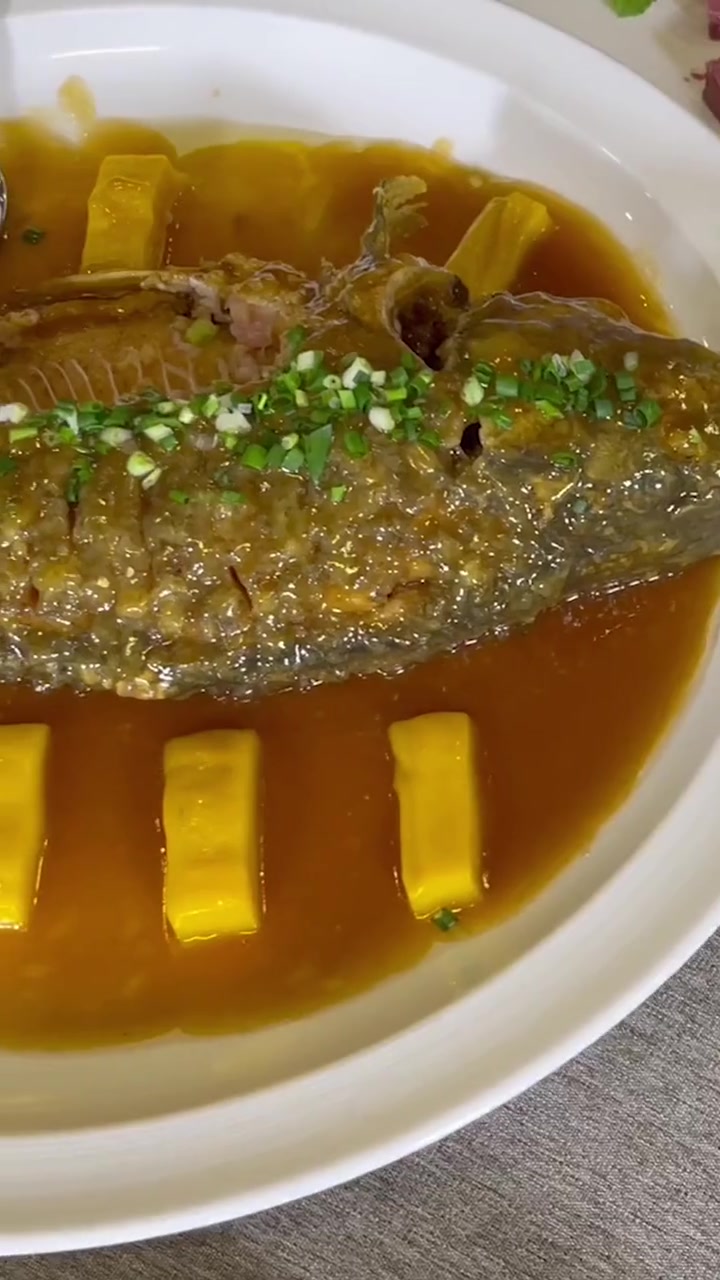来自黄河的厚“鲤”你吃过吗?黄河鲤鱼肉质肥厚,细腻鲜美,是来自黄河的珍贵礼物。再加上高汤陈