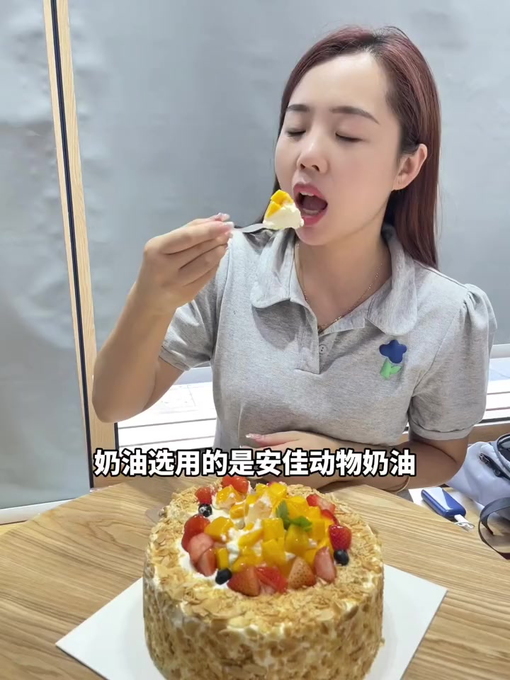 托管,这款蛋糕太划算了吧,水果真的很多。甜品治愈一切 蛋糕 人气蛋糕推荐 水果蛋糕 附近面