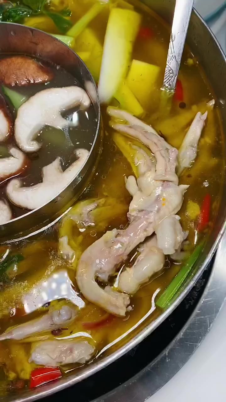在垫江开了20年天天排队的鸭脚板!