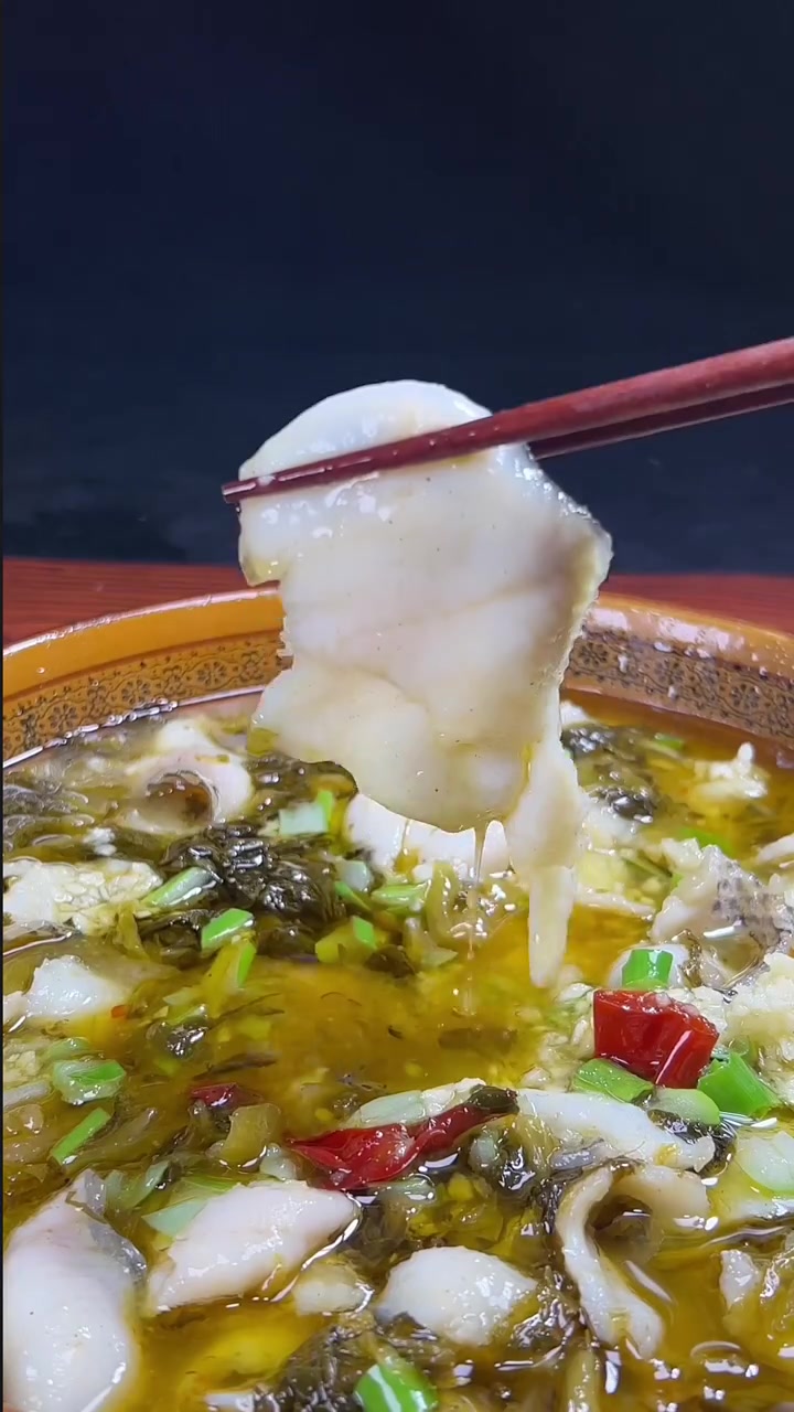 这样做的酸菜鱼非常简单,新手小白也能做