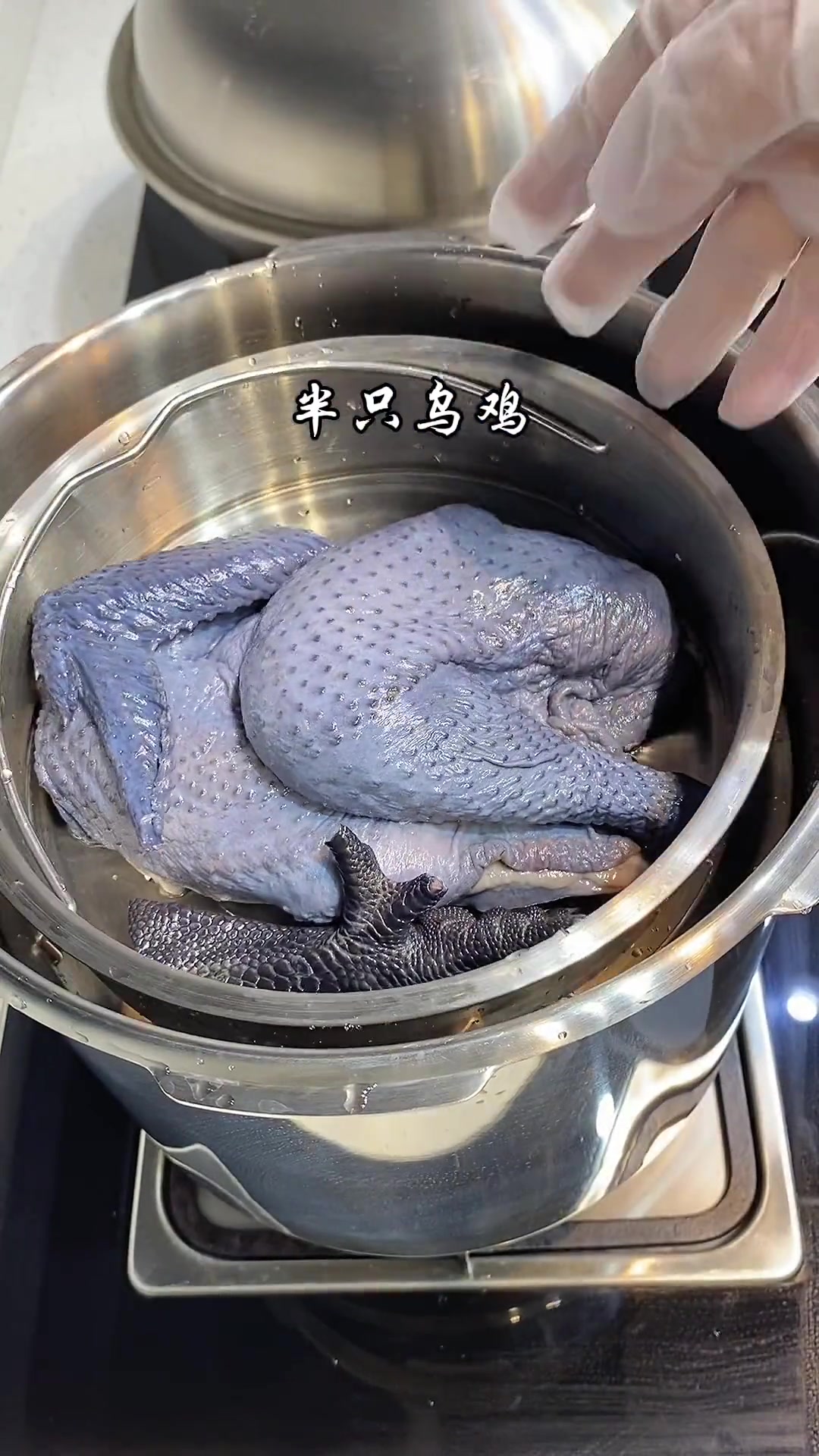 每个月必喝的乌鸡四物汤推荐给你们,喝完真的超级舒服,乌鸡半只,四物各10g,压力锅15分钟