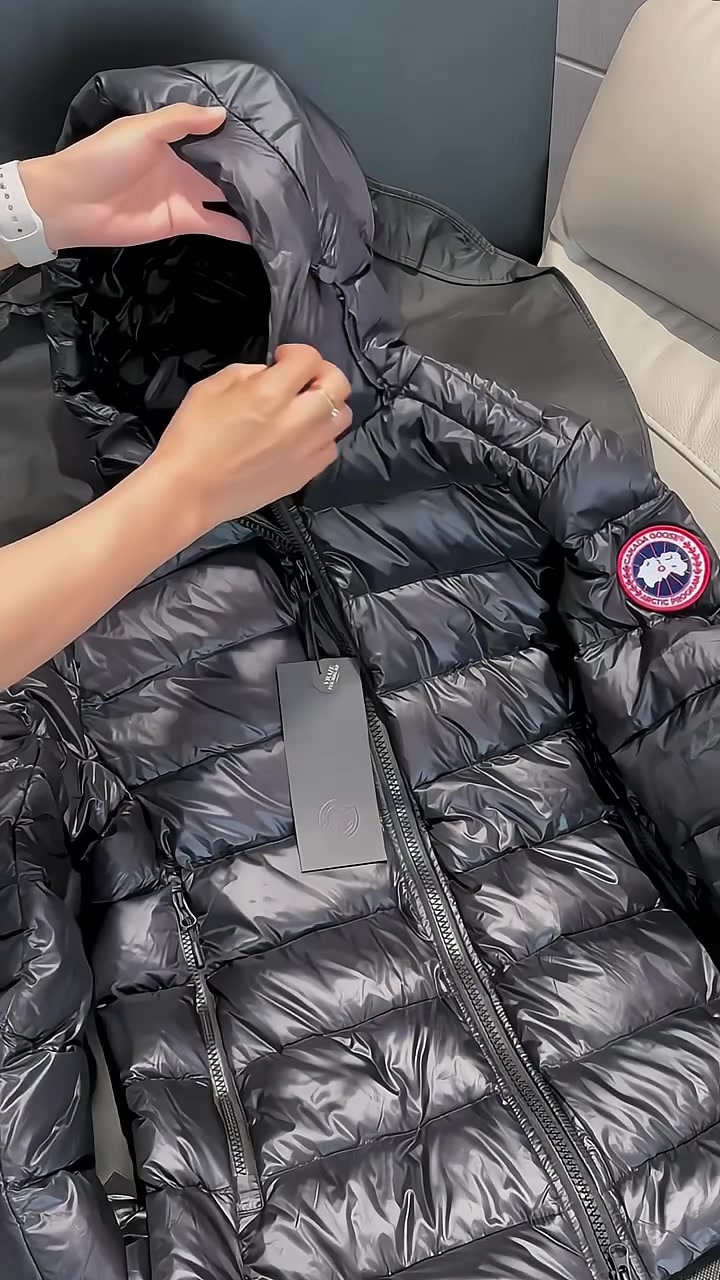 加拿大鹅薄款羽绒服,设计轻便舒适保暖性十足