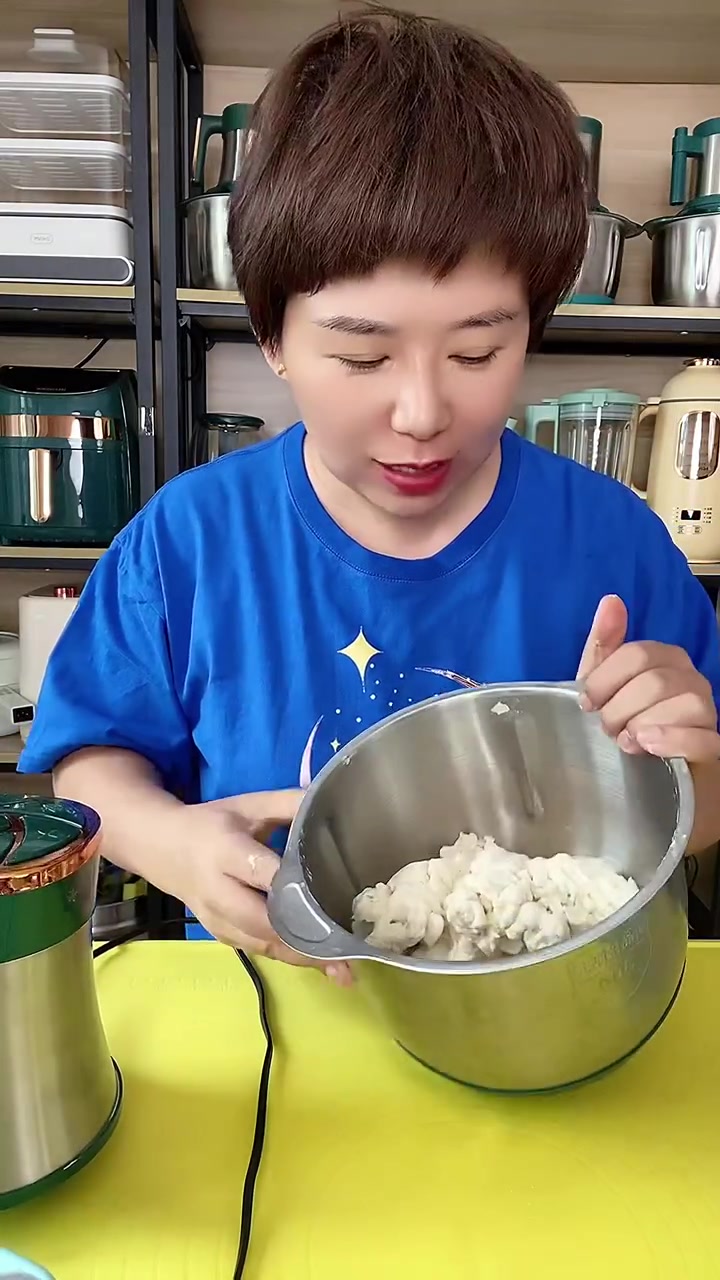 新款绞肉机。教你一分钟和面。七档位。多功能。绞肉 绞菜 榨汁和面。豆浆 蒜泥都可以