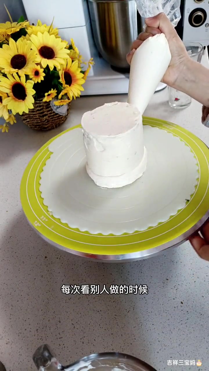 沉浸式做蛋糕 我的烘焙日常 给婆婆做的七十岁生日蛋糕,对于婆婆提出的少女粉蛋糕对我来说,理