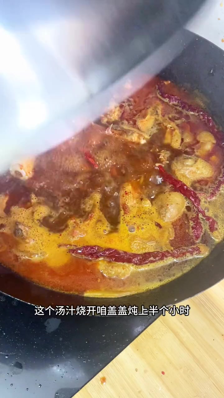 大盘鸡这样做土豆软糯鸡块麻辣鲜香!用这不管是拌面还是下饭都是绝绝子!大盘鸡的家常做法 怎么