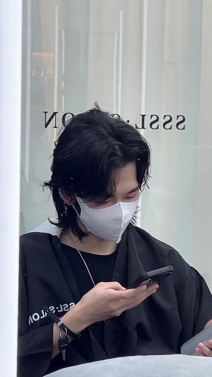 狼尾鲻鱼头 男生开学一定要尝试这款狼尾鲻鱼头短发 如何根据脸型选择适合自己的发型 氛围感发