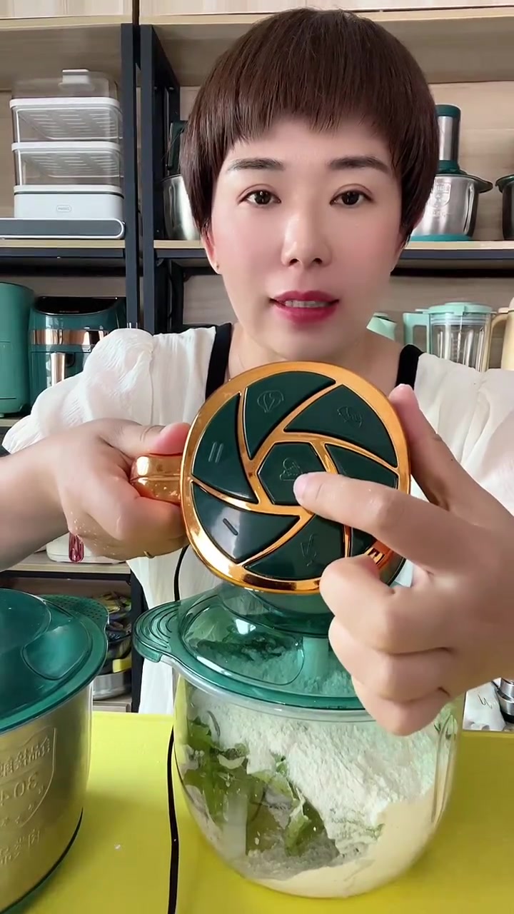 家人们 绞肉机和面教程来了。没拍到的点开左下角小黄车去拍吧!