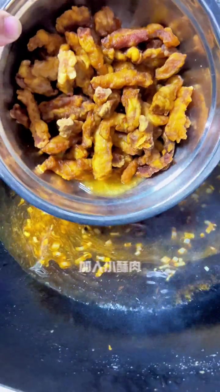 忆地道的家乡味 小酥肉烩菜 就是那么的好吃 美食天天有想吃跟我走 那些尝一口就忘不掉的特色