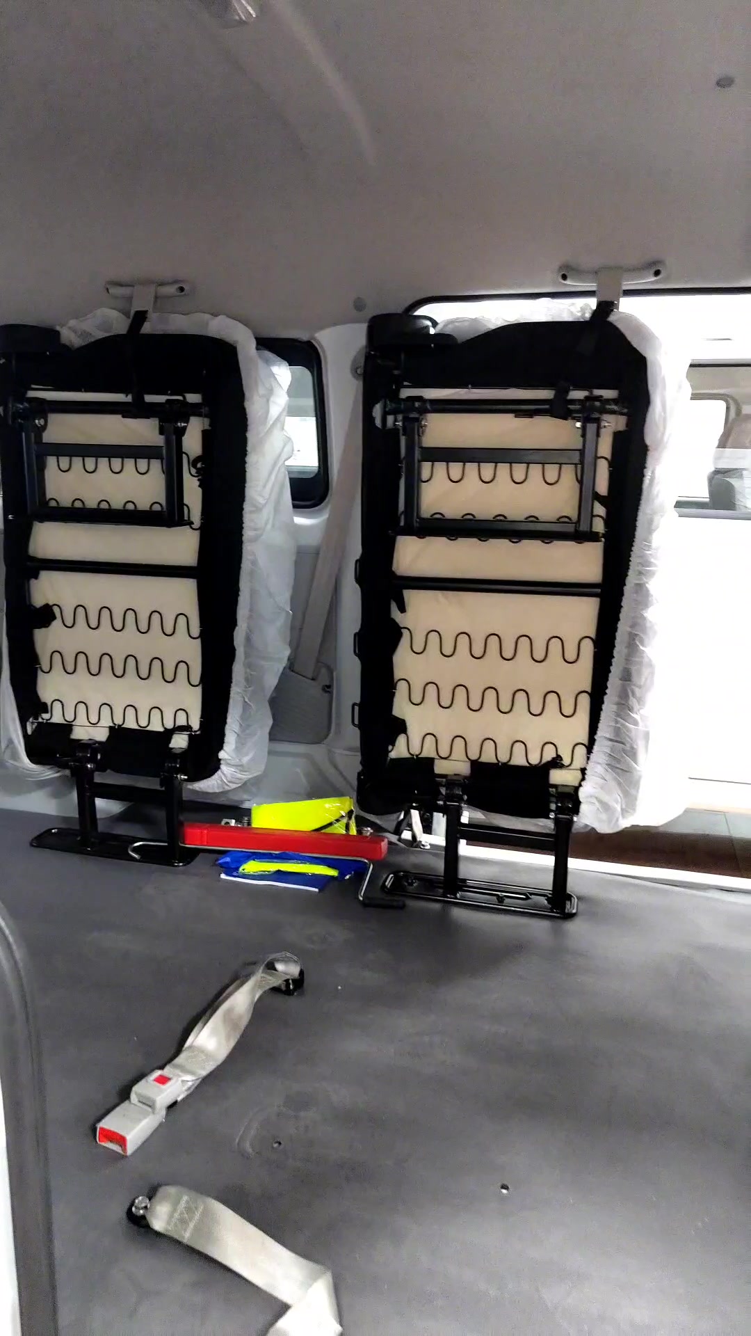 你们觉得这款华晨鑫源新能源面包车6座怎么样呢?