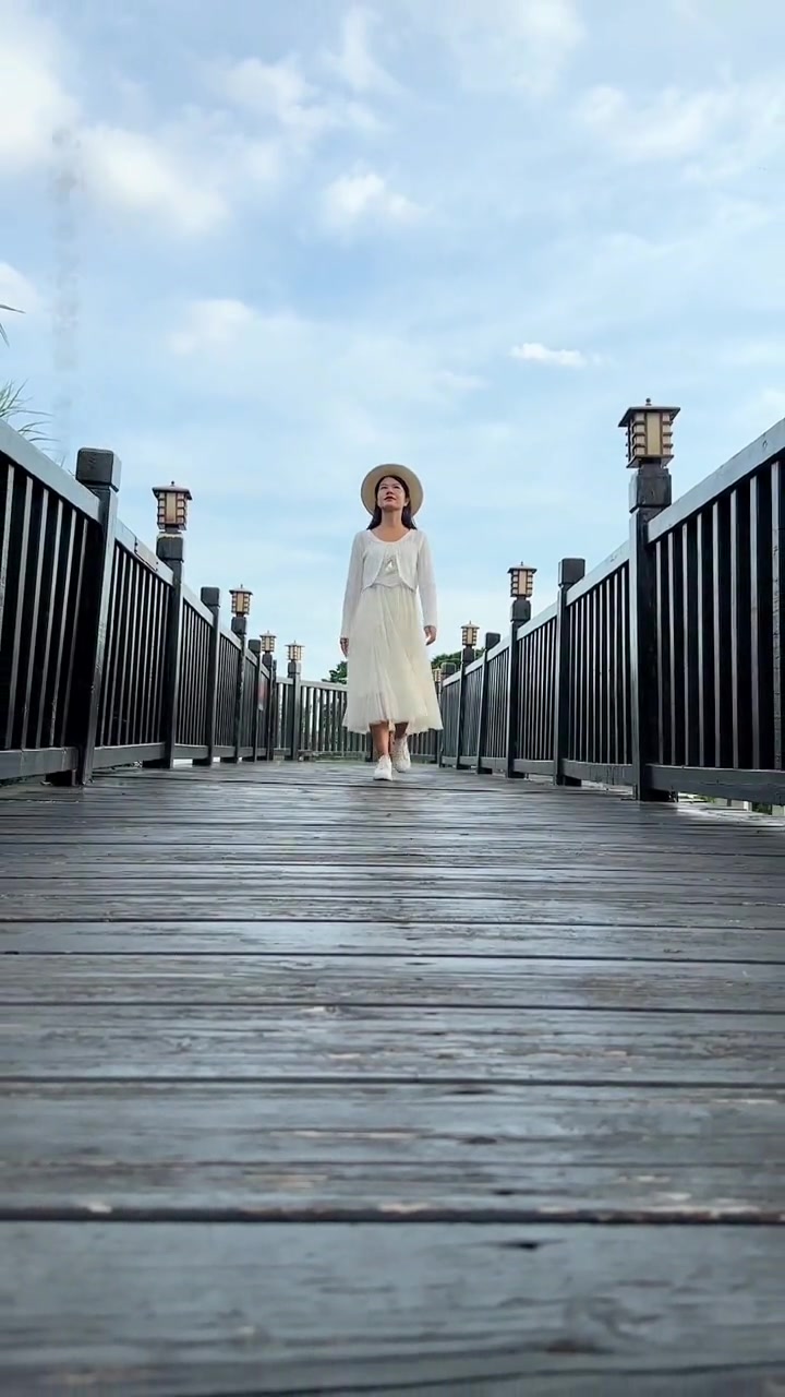 公园散步试试用这个小八爪鱼支架拍出唯美短片 手机摄影 慢动作 自拍杆 八爪鱼支架