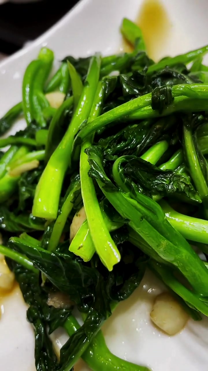 环境、菜品都不错,而且套餐很实惠哦!推荐 位置:二中对面胡同!找不到的可以带着我去哈哈