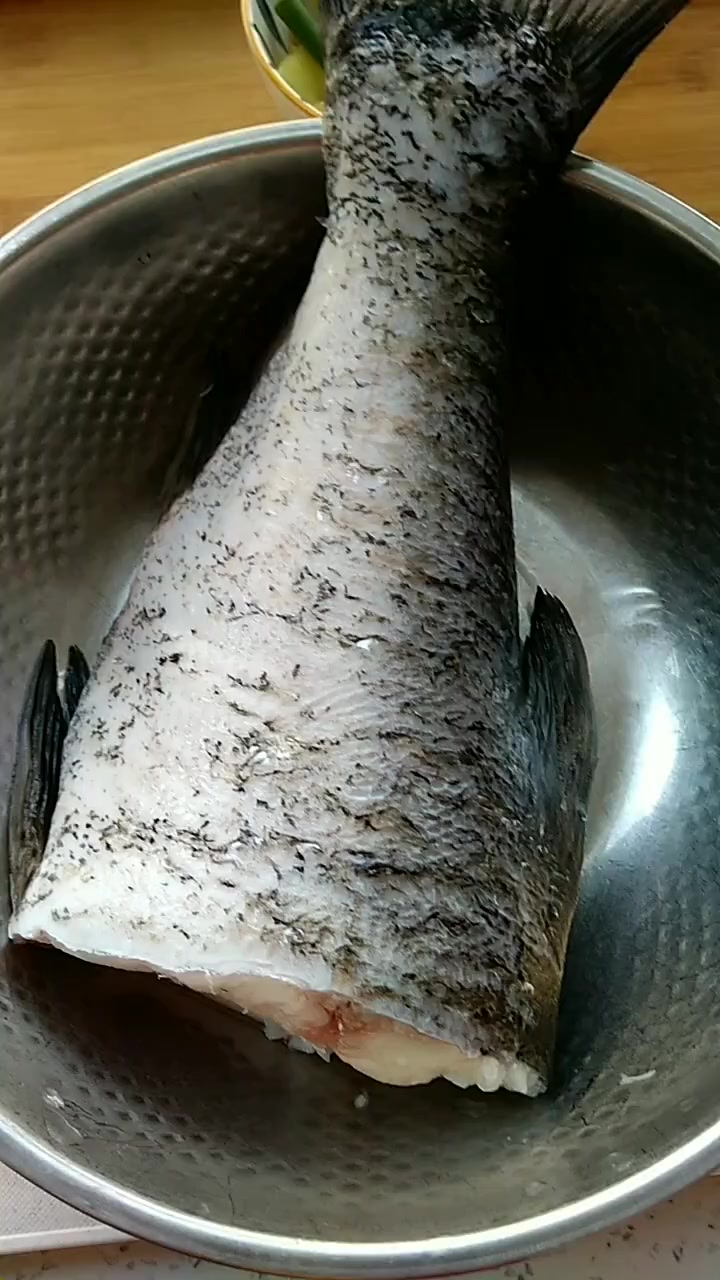 谢谢家人们关注,我做的都是家常菜,简单又好做,喜欢吃的可以试一下,瓦块鱼这样做,连汤汁你都
