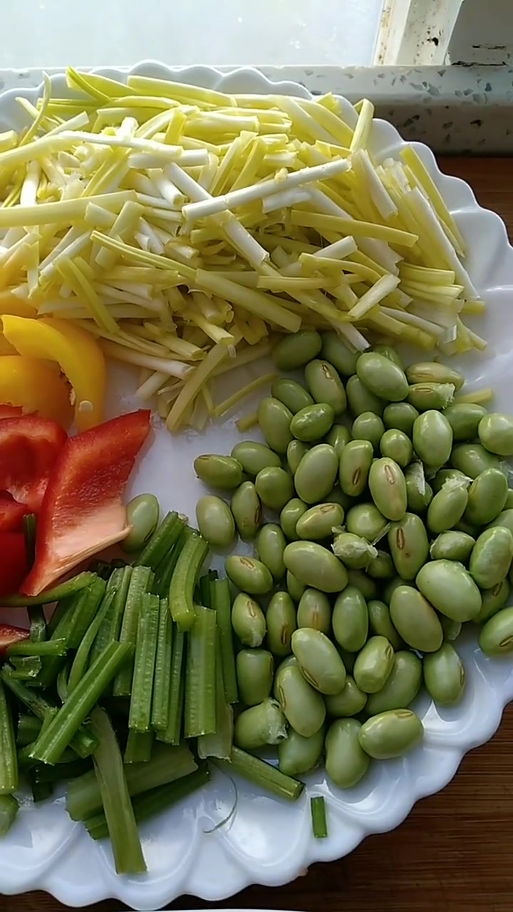 谢谢家人们关注,我做的都是家常菜,简单又好做,喜欢吃的可以试一下爆炒大肠这样做不想吃饭也想