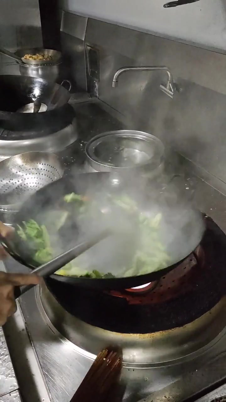西兰花炒肉片这样炒错不了!