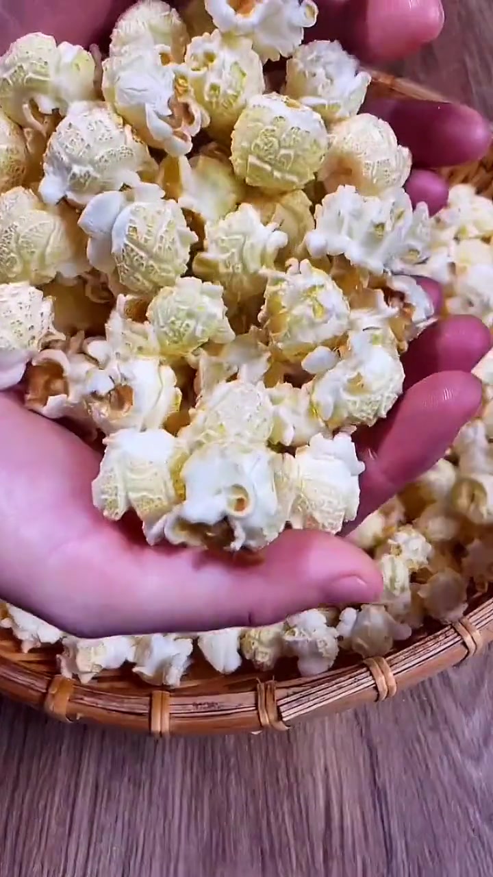 家里就可以自己做的爆米花,各种口味都可以,焦糖的奶油的很方便 爆米花机 爆米花机器