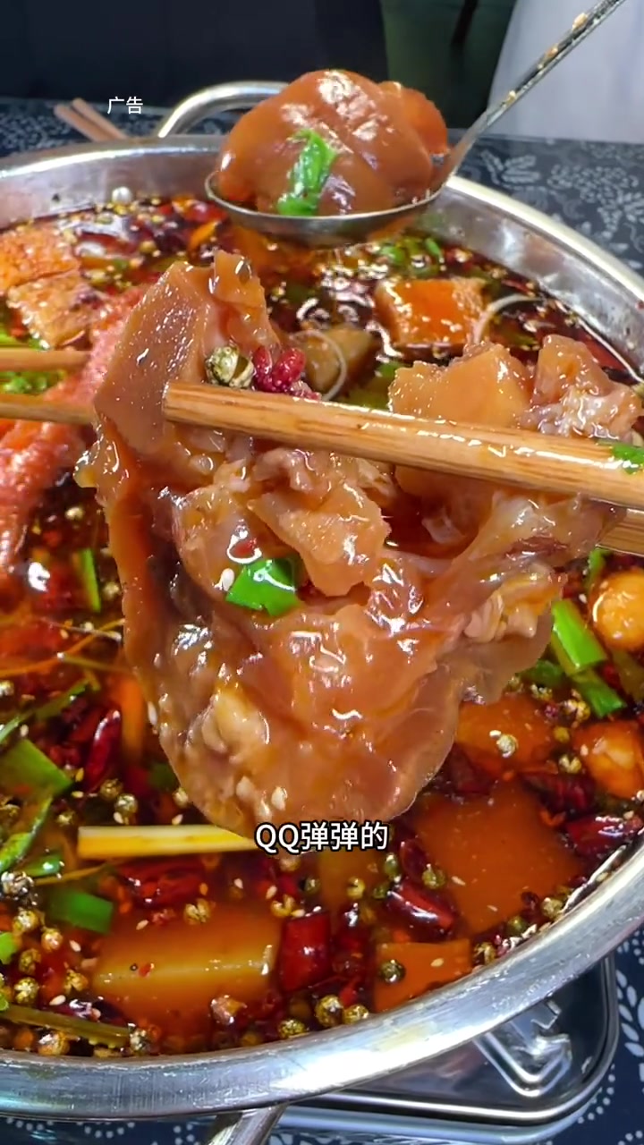 太爽了,这么多来自乐山的特色菜。包大孃碗碗牛肉 同城好店推荐 扎皮蹄花 地方特色美食