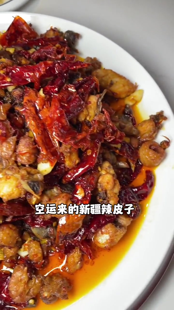 89.9就可以在黄雁村跟前吃一顿2-3人的柴窝堡辣子鸡套餐了。舌尖上的味道 很哇塞的周末 