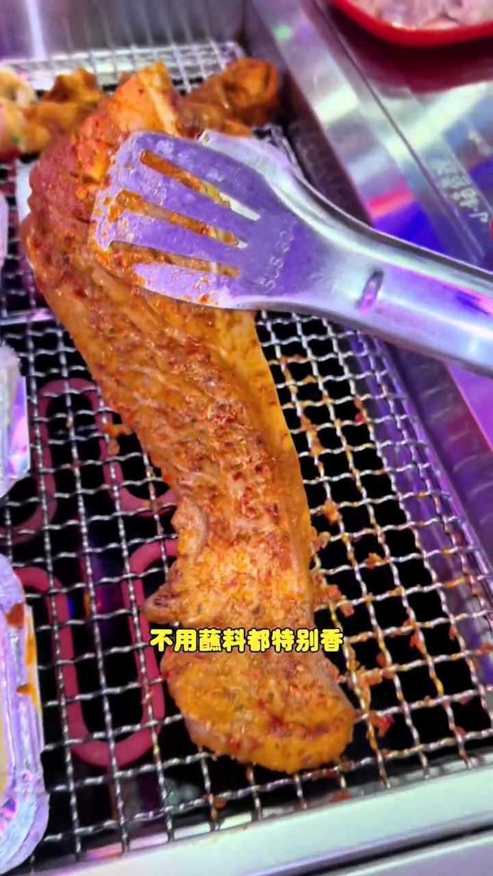 来万达的小猪查理川式烤肉实现烤肉自由吧 妈呀太香了 今天吃啥 烤肉真香 特色烤肉店推荐 阳