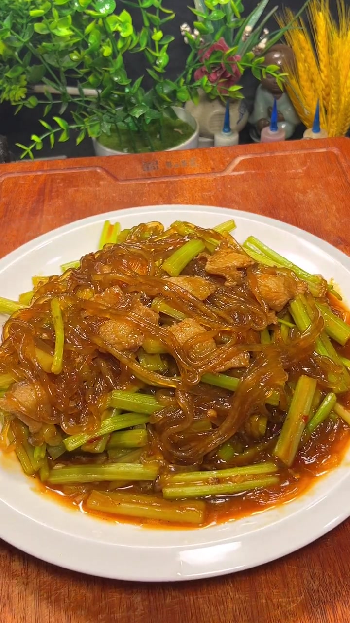 肉炒芹菜粉这样做好吃入味!美食卷王挑战赛 芹菜粉 芹菜新吃法 粉条新吃法