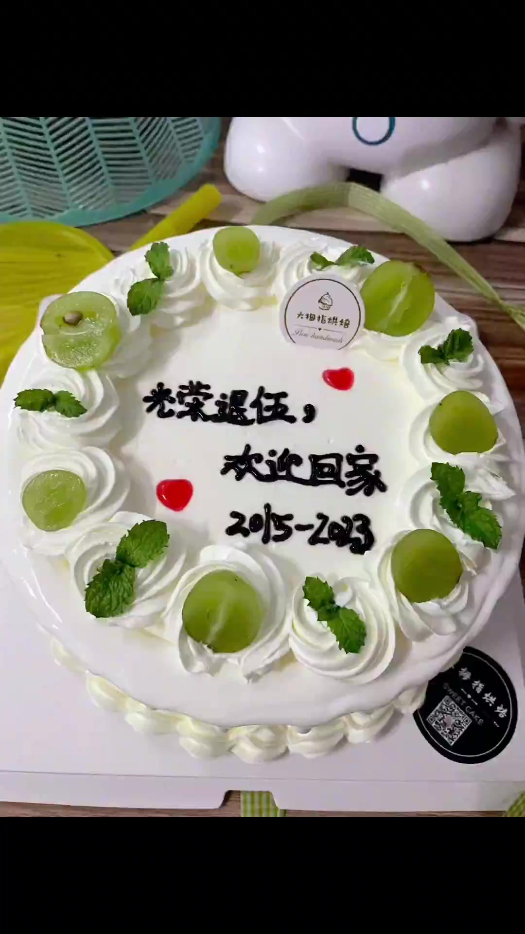 「视频」沭阳老兵退役,妻子穿婚纱捧鲜花到济南高铁站迎接
