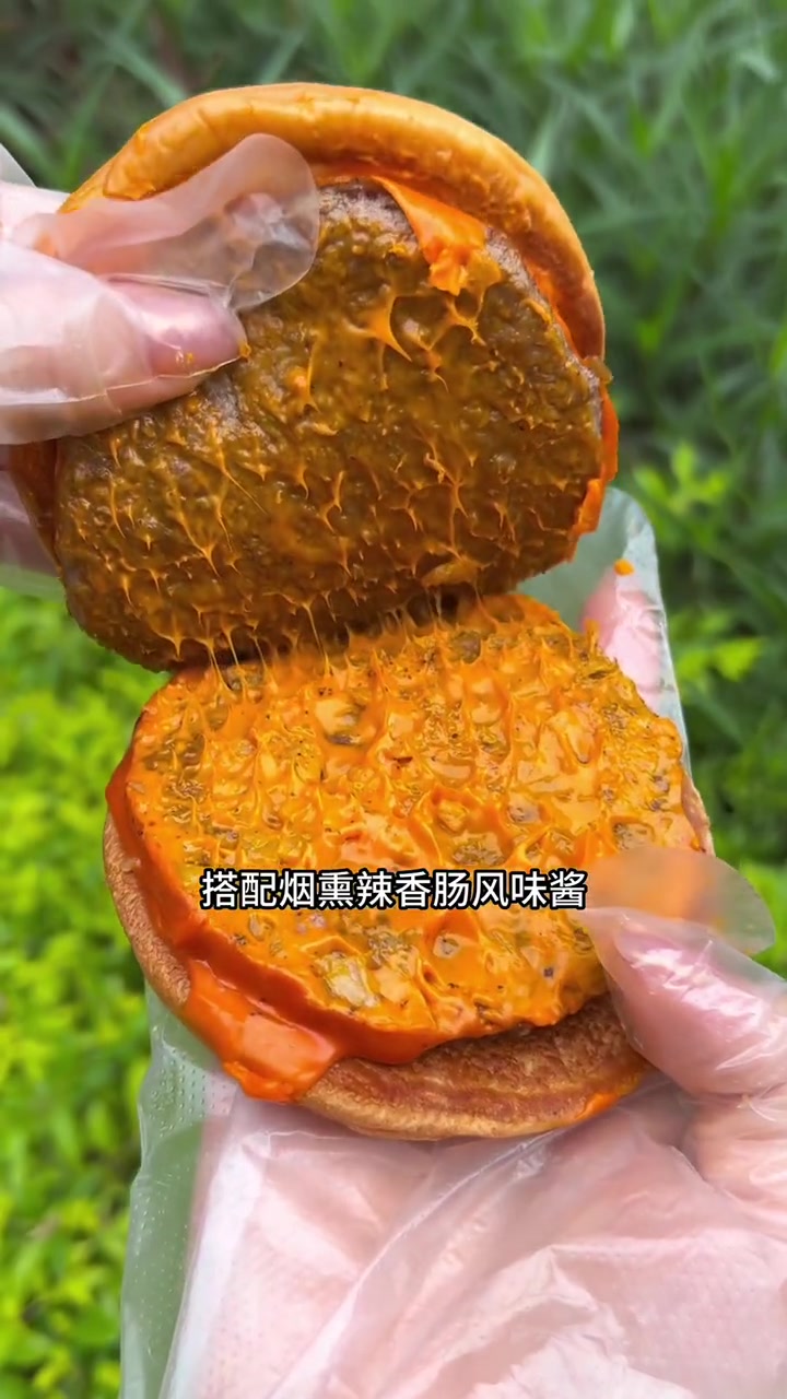 麦当劳上的新的随心配!无论是奶丝辣汉堡还是莓莓好巧三角派都是好吃不踩雷 吃了都说NICE辣