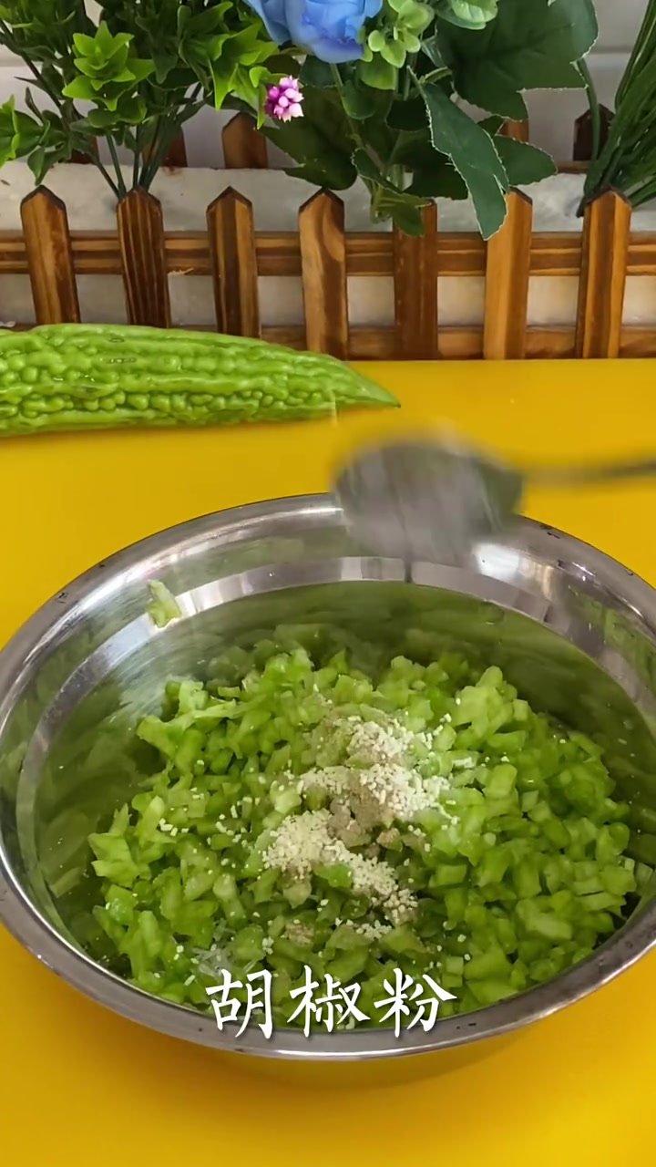 苦瓜煎蛋像我这样做,细碎细碎的