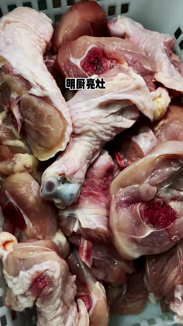 下次我要在试试咖喱味的火锅鸡!位置:献县人民医院南门西行100米路北晴淘家火锅鸡!