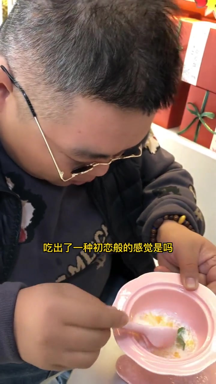 鹰潭 燕窝 阿胶糕 俗话说得好:燕窝加阿胶,鼻血马上飈学会做阿胶,老婆越来越娇!冬季到了,