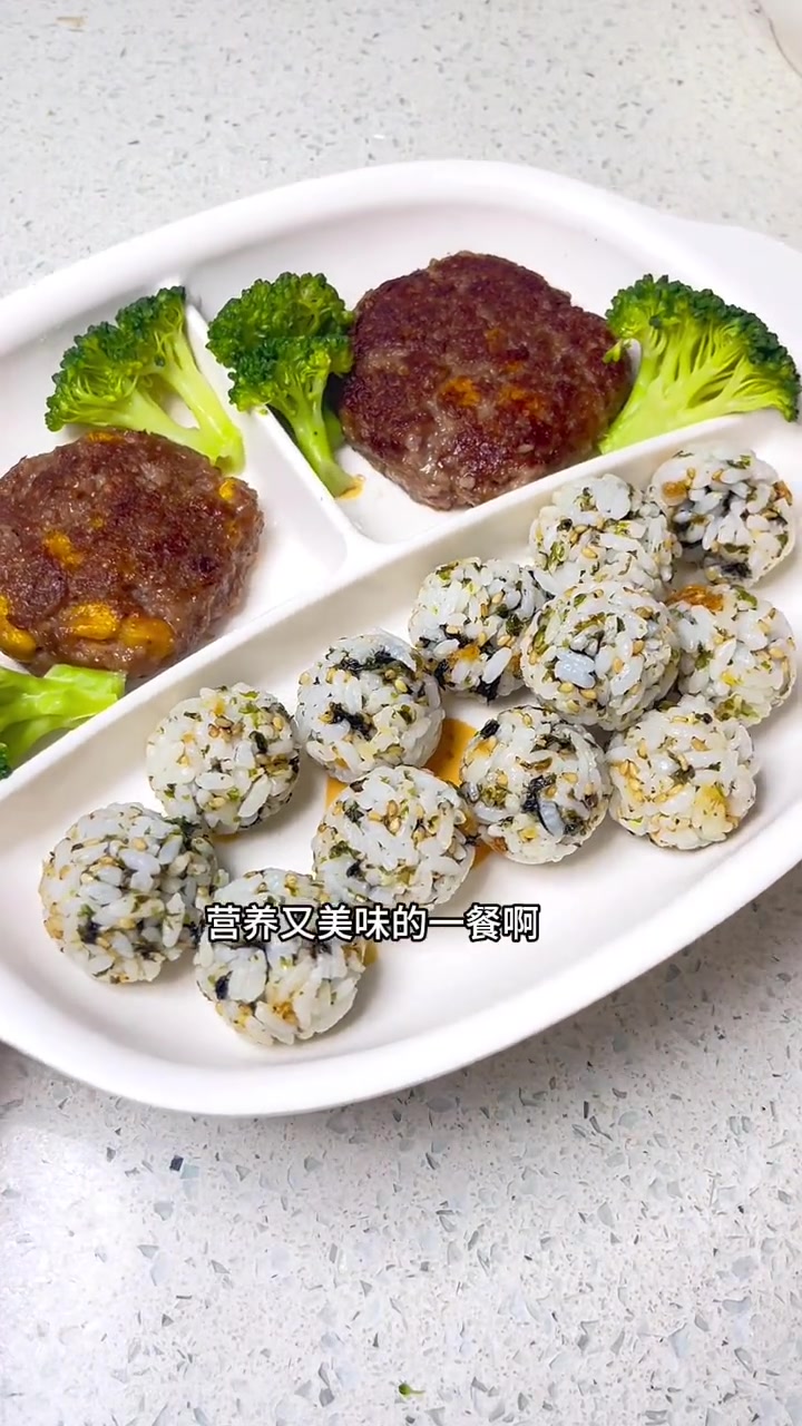 给元宝做的这个玉米牛肉饼,软嫩鲜香,营养丰富,做一次可以吃一周,方便又省时,妈妈们都可以安